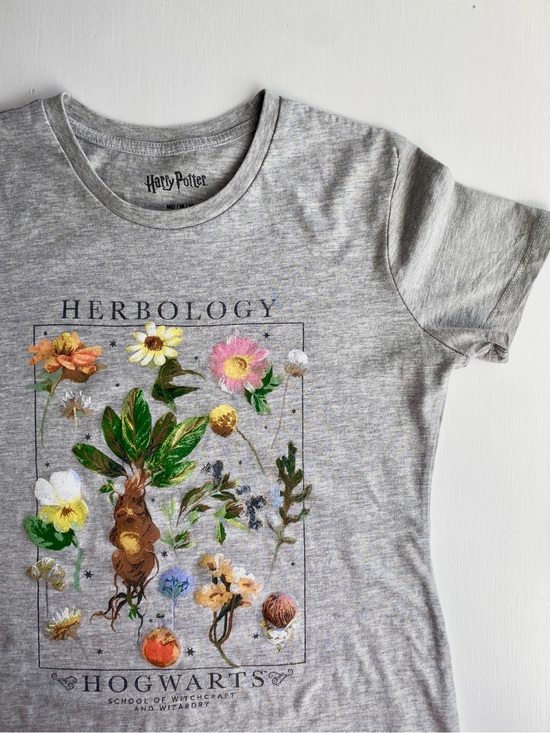Warner Bros. Tops - Warner Bros. Harry Potter Floral Herbology Tee in Gray